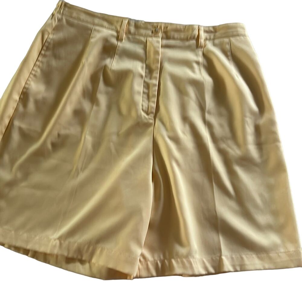 Coral Bay Golf womens size 14 Bermuda Shorts. Yellow zip front.